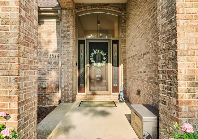 Photo 3 of Sale Pending at 1514 Fargo Blvd, Geneva, IL 60134 | MLS# 12724874 | Listing updated on 2026-09-16