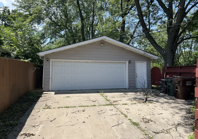 Photo 4 of Single family home for sale at 363 Blackhawk Dr, Park Forest, IL 60466 | MLS# 12724911 | Listing updated on 2026-09-15