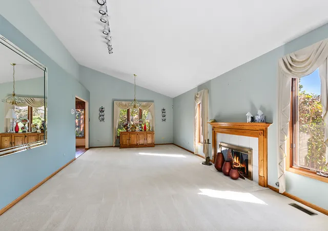 Photo 4 of Townhouse for sale at 21163 Deerpath Rd, Frankfort, IL 60423 | MLS# 12724925 | Listing updated on 2026-10-07