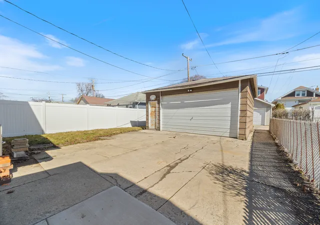 18th image of 2431 Gunderson Ave, Berwyn, IL 60402 | MLS# 12725008