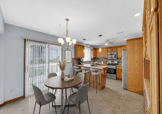 Photo 4 of Single family home for sale at 18122 Charlotte Dr, Lansing, IL 60438 | MLS# 12725114 | Listing updated on 2026-09-24