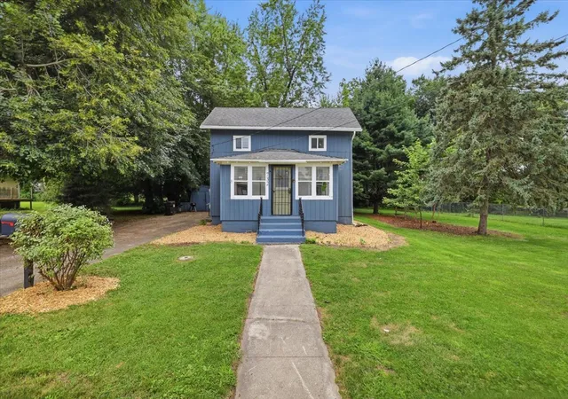 Photo 1 of Single family home for sale at 732 N Warren Ave, Freeport, IL 61032 | MLS# 12725123 | Listing updated on 2026-09-07