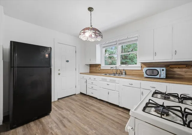 Photo 2 of Single family home for sale at 732 N Warren Ave, Freeport, IL 61032 | MLS# 12725123 | Listing updated on 2026-09-07