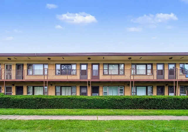 Photo 1 of Sale Pending at 34 King Arthur Ct #15, Northlake, IL 60164 | MLS# 12725146 | Listing updated on 2026-09-20