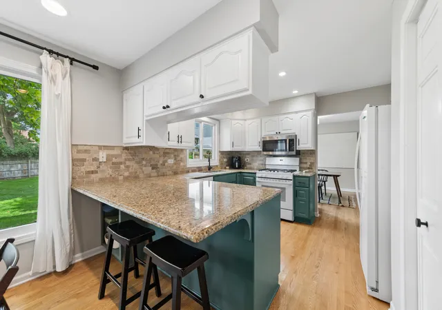 Photo 4 of Single family home for sale at 117 E Madison Ave, Wheaton, IL 60187 | MLS# 12725176 | Listing updated on 2026-10-27