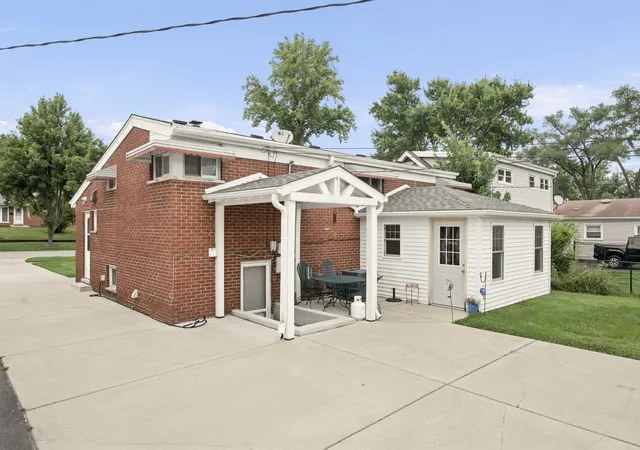 Photo 2 of Single family home for sale at 311 W Taylor Rd, Lombard, IL 60148 | MLS# 12725182 | Listing updated on 2026-09-14