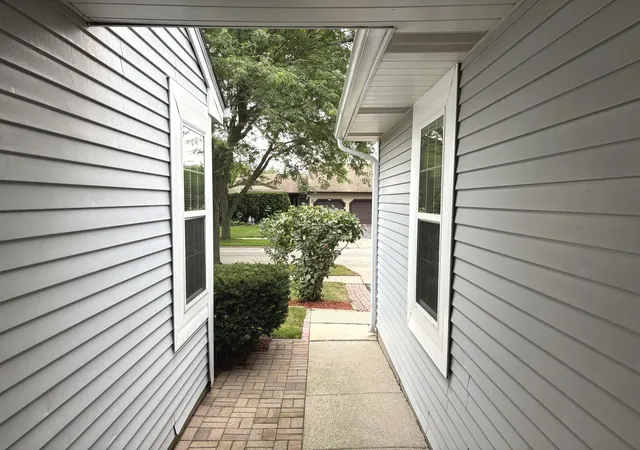 Photo 3 of Multi family home for sale at 515 E Lyon Dr #515, Buffalo Grove, IL 60089 | MLS# 12725185 | Listing updated on 2026-09-12