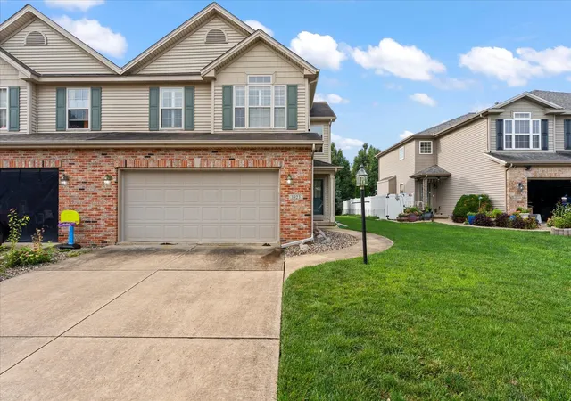 Townhouse for sale at 3923 Summer Sage Ct #3923, Champaign, IL 61822 | MLS# 12725245