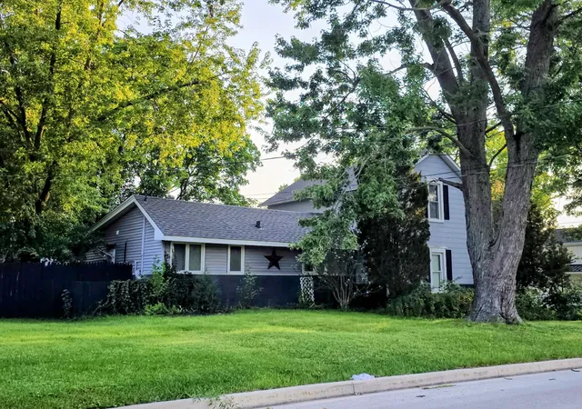 image of 302 S Washington St, Lockport, IL 60441 | MLS# 12725247