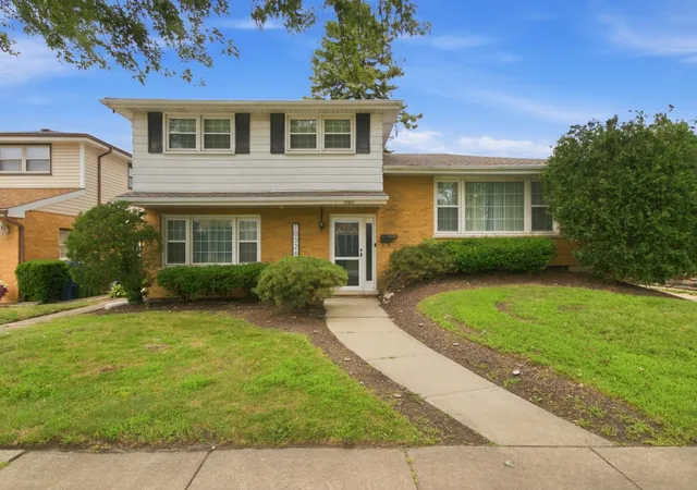 Photo 1 of Single family home for sale at 10324 S Kolmar Ave, Oak Lawn, IL 60453 | MLS# 12725260 | Listing updated on 2026-09-14