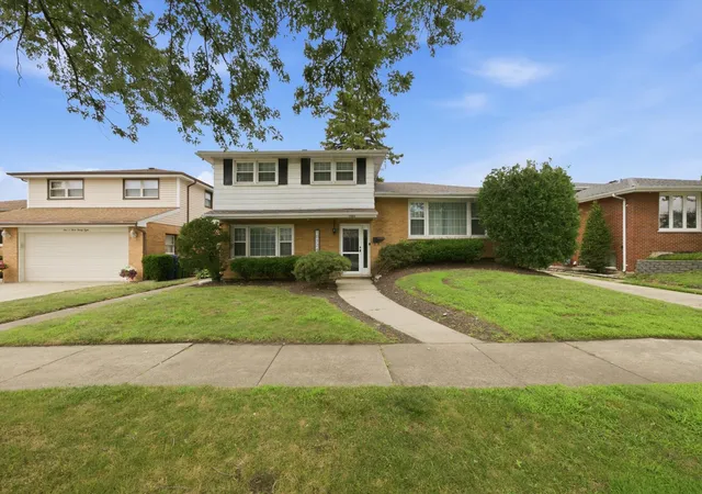 Photo 2 of Single family home for sale at 10324 S Kolmar Ave, Oak Lawn, IL 60453 | MLS# 12725260 | Listing updated on 2026-09-14