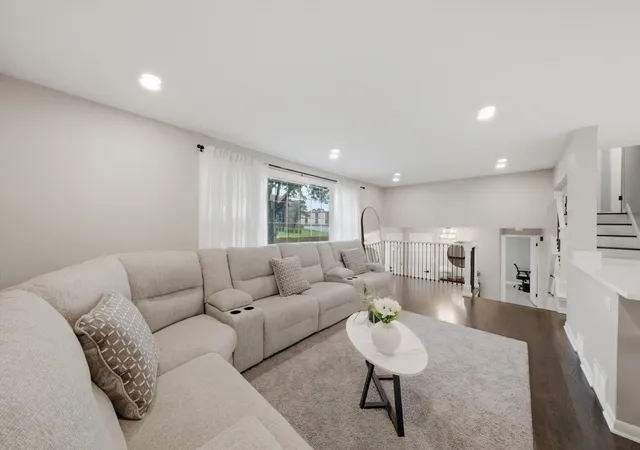Photo 3 of Single family home for sale at 10324 S Kolmar Ave, Oak Lawn, IL 60453 | MLS# 12725260 | Listing updated on 2026-09-14