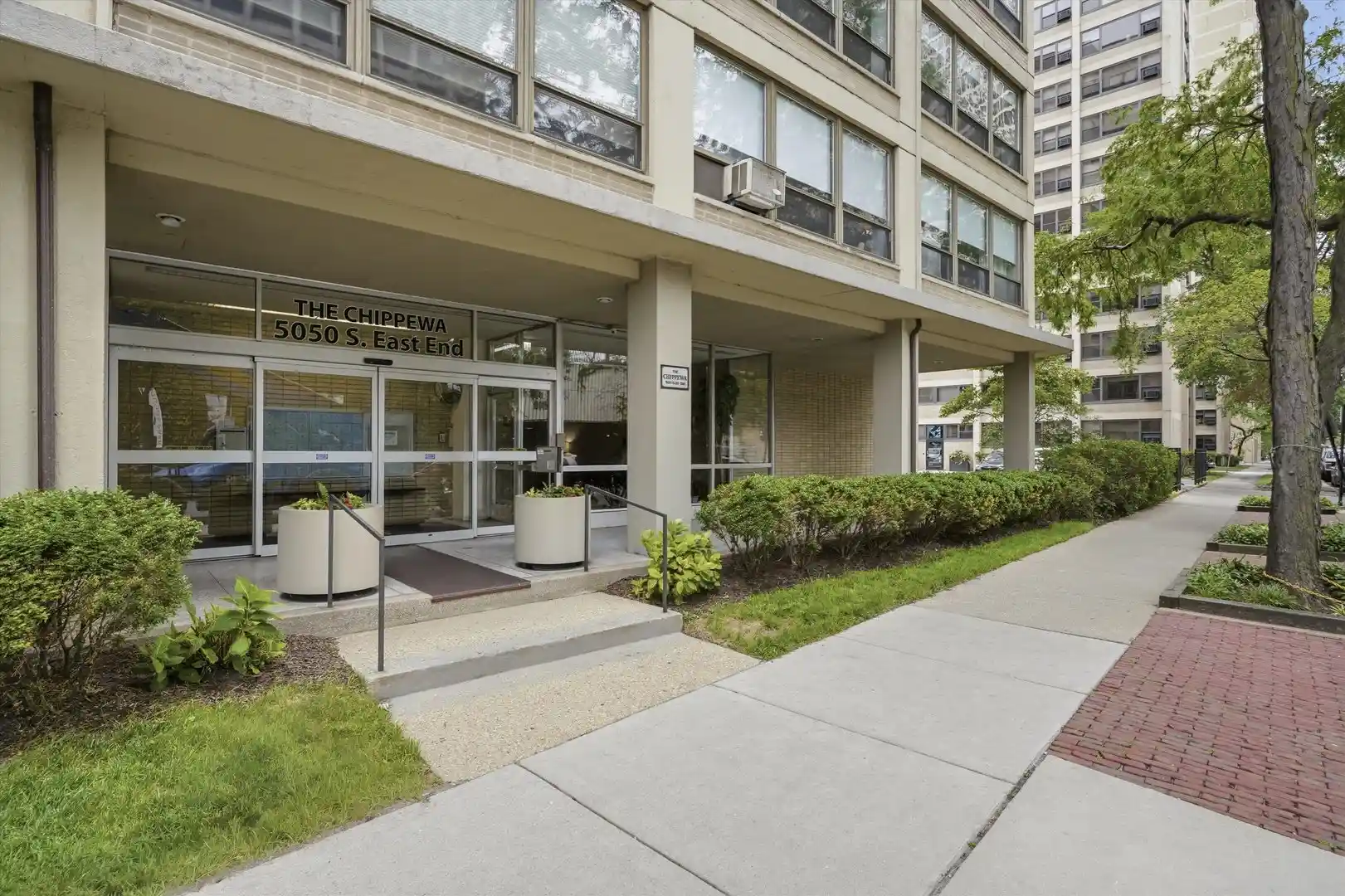 Listing Photo 2 - Condo for sale in 5050 S E End Ave located at 5050 S E End Ave, Chicago, IL 60615 - Unit #1E