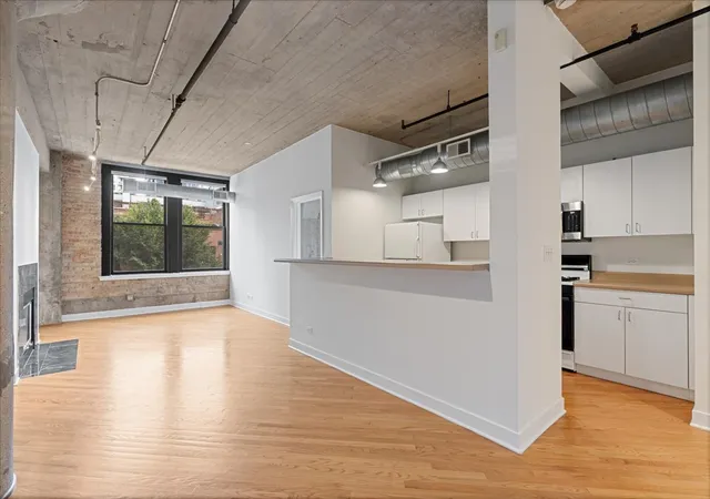Photo 3 of Condo for sale at 411 W Ontario St #220, Chicago, IL 60654 | MLS# 12725312 | Listing updated on 2026-09-24