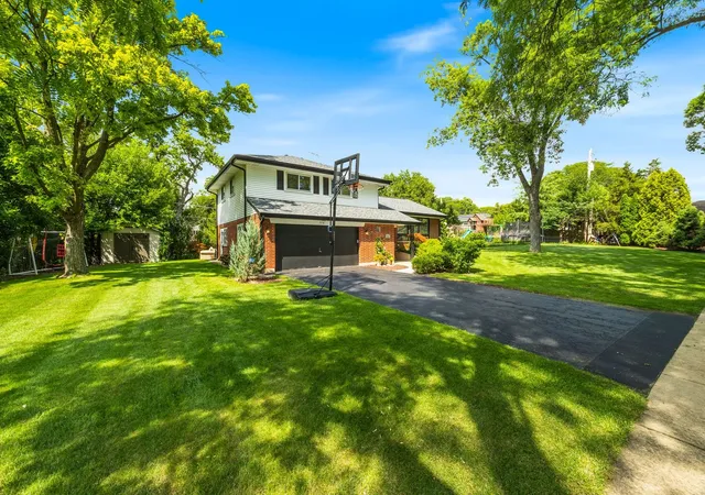 Photo 3 of Single family home for sale at 514 Eldon Pl, Downers Grove, IL 60516 | MLS# 12725313 | Listing updated on 2026-08-11