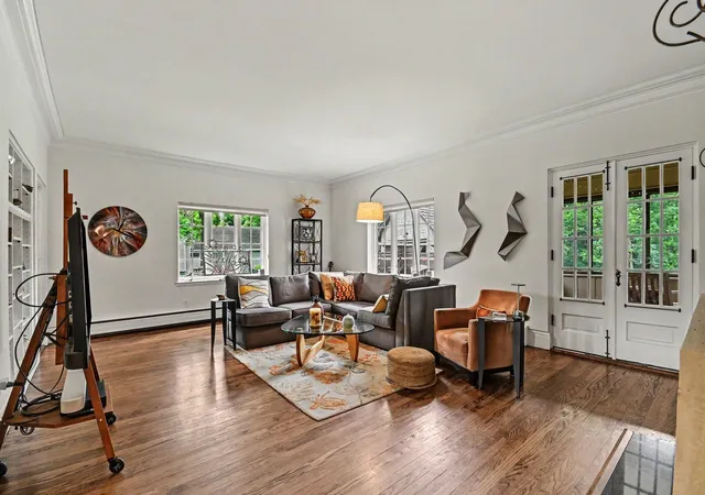 Photo 3 of Single family home for sale at 1 Kellogg Ln, Crystal Lake, IL 60014 | MLS# 12725346 | Listing updated on 2026-09-28