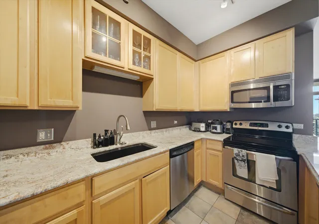 Photo 4 of Condo for sale at 435 W Erie St #1506, Chicago, IL 60654 | MLS# 12725380 | Listing updated on 2026-09-01