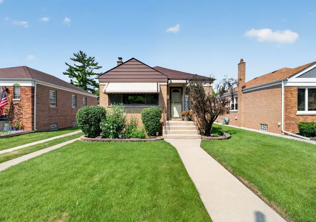 Single family home for sale at 9628 S Utica Ave, Evergreen Park, IL 60805 | MLS# 12725384