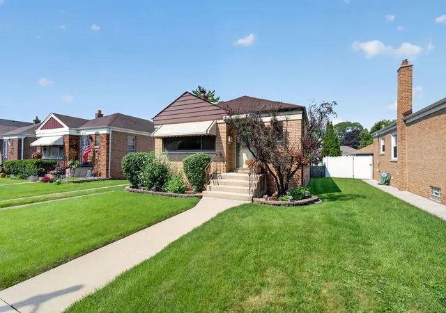 Photo 2 of Single family home for sale at 9628 S Utica Ave, Evergreen Park, IL 60805 | MLS# 12725384 | Listing updated on 2026-09-15