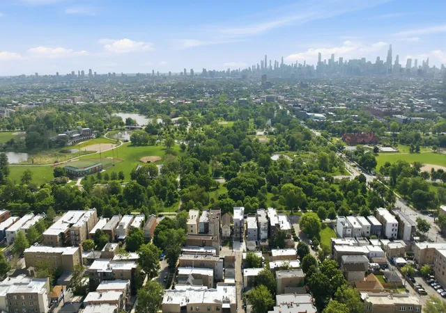 Listing Photo 2 - Condo for sale in building located at 1244 N Kedzie Ave, Chicago, IL 60651 - Unit #1
