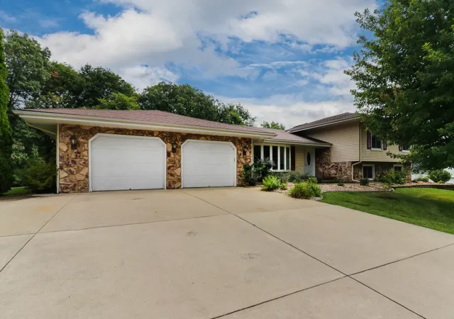 Photo 1 of Single family home for sale at 19356 Nottingham Dr, Bloomington, IL 61705 | MLS# 12725434 | Listing updated on 2026-10-09