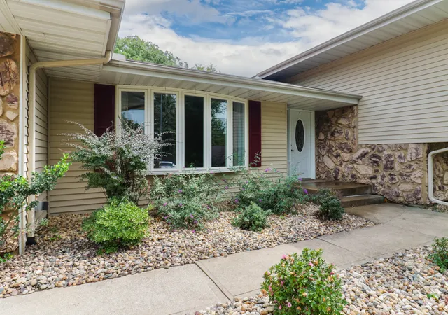 Photo 2 of Single family home for sale at 19356 Nottingham Dr, Bloomington, IL 61705 | MLS# 12725434 | Listing updated on 2026-10-09
