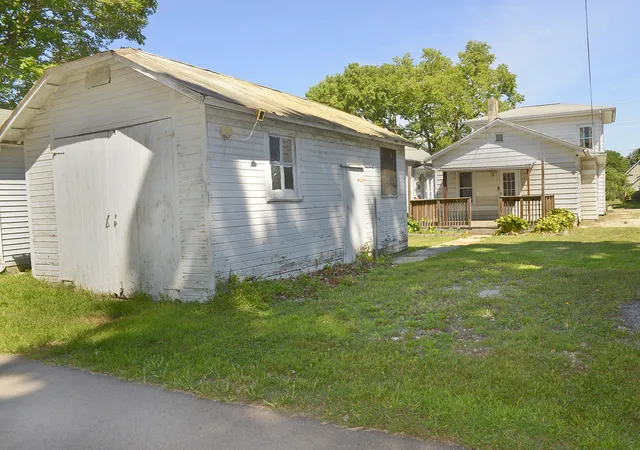 Photo 3 of Single family home for sale at 915 Illinois Ave, Ottawa, IL 61350 | MLS# 12725438 | Listing updated on 2026-09-23