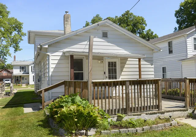 Photo 3 of Single family home for sale at 915 Illinois Ave, Ottawa, IL 61350 | MLS# 12725438 | Listing updated on 2026-10-07