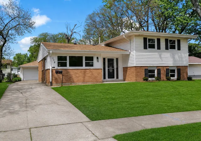 Photo 2 of Single family home for sale at 118 Indiana St, Park Forest, IL 60466 | MLS# 12725439 | Listing updated on 2026-08-11