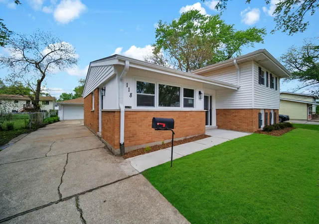 Photo 3 of Single family home for sale at 118 Indiana St, Park Forest, IL 60466 | MLS# 12725439 | Listing updated on 2026-08-11