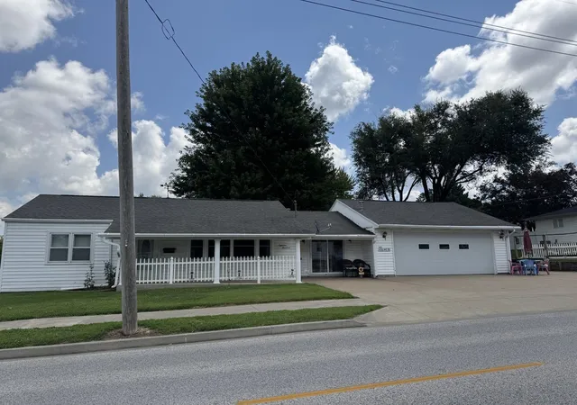 Photo 1 of Sale Pending at 1800 Highland Dr, Quincy, IL 62301 | MLS# 12725482 | Listing updated on 2026-09-24