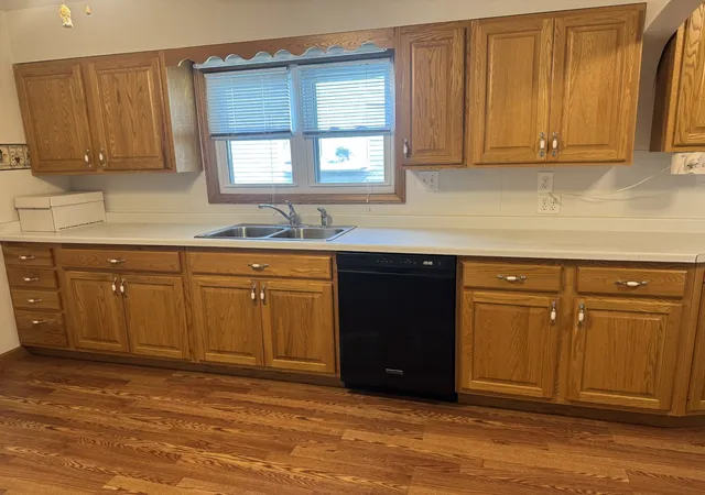 Photo 4 of Sale Pending at 1800 Highland Dr, Quincy, IL 62301 | MLS# 12725482 | Listing updated on 2026-09-24