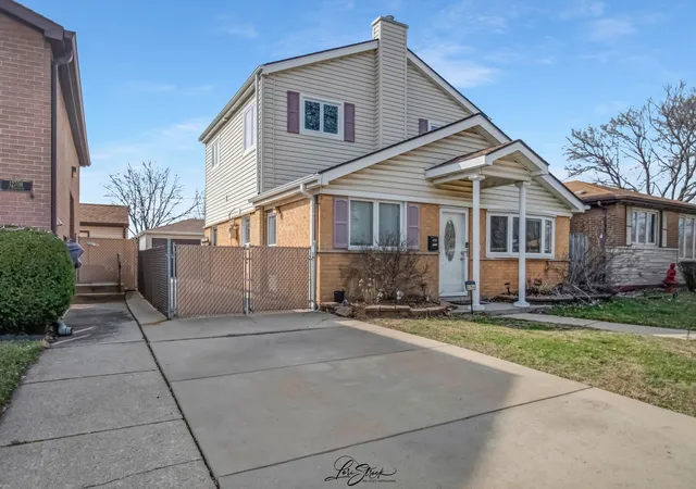 Photo 3 of Single family home for sale at 12704 S Muskegon Ave, Chicago, IL 60633 | MLS# 12725491 | Listing updated on 2026-08-11