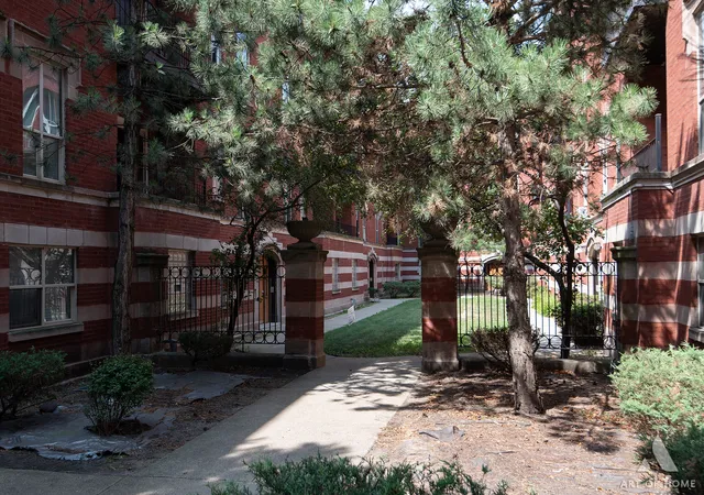 Listing Photo 3 - Condo for sale in building located at 5148 S King Dr, Chicago, IL 60615 - Unit #C1