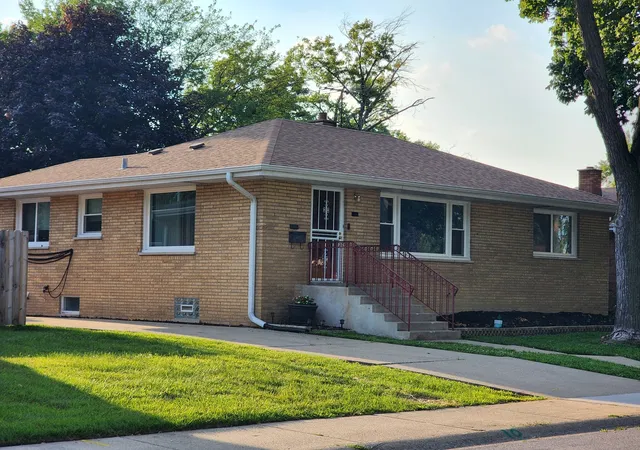 Photo 1 of Single family home for sale at 16254 S Dobson Ave, South Holland, IL 60473 | MLS# 12725502 | Listing updated on 2026-09-23