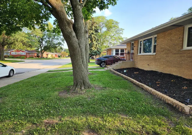 Photo 2 of Single family home for sale at 16254 S Dobson Ave, South Holland, IL 60473 | MLS# 12725502 | Listing updated on 2026-09-23