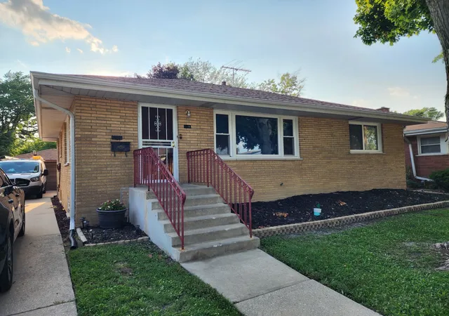 Photo 3 of Single family home for sale at 16254 S Dobson Ave, South Holland, IL 60473 | MLS# 12725502 | Listing updated on 2026-09-23