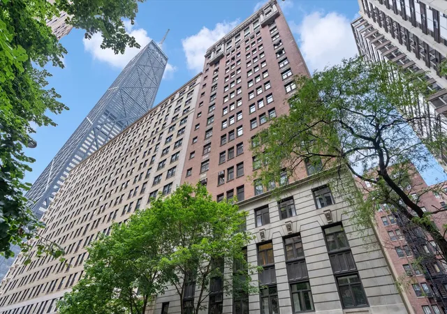 Photo 2 of Condo for sale at 222 E Chestnut St #6B, Chicago, IL 60611 | MLS# 12725526 | Listing updated on 2026-10-01
