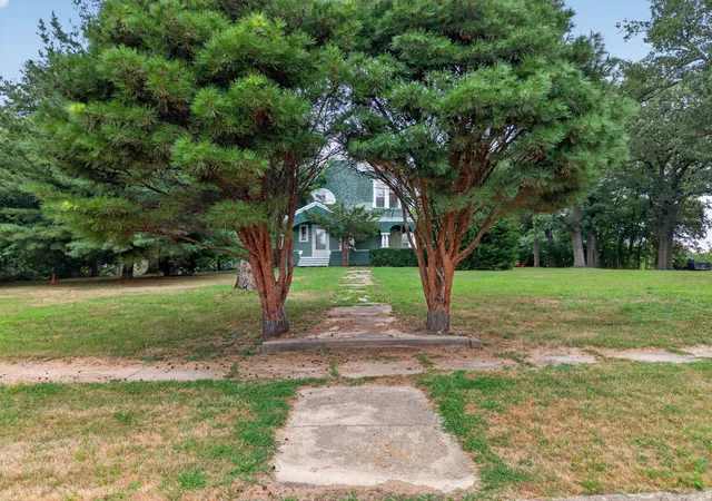 Photo 3 of Single family home for sale at 860 Best St, Marseilles, IL 61341 | MLS# 12725541 | Listing updated on 2026-08-16