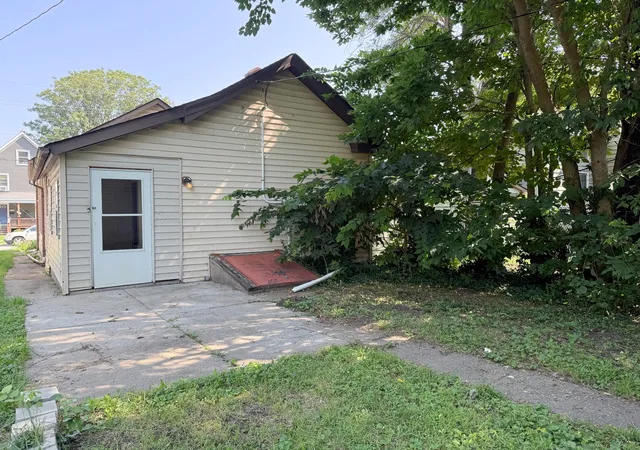Photo 3 of Single family home for sale at 2218 6th Avenue, Rock Island, IL 61201 | MLS# 12725563 | Listing updated on 2026-10-06