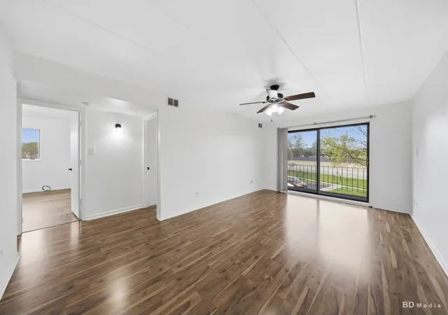 Listing Photo 3 - Condo for sale in building located at 11045 S Theresa Cir, Palos Hills, IL 60465 - Unit #2B
