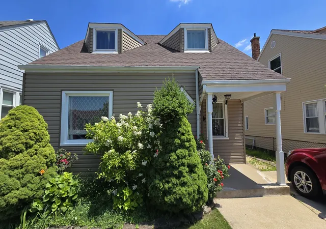 Single family home for sale at 8751 S Sacramento Ave, Evergreen Park, IL 60805 | MLS# 12725619