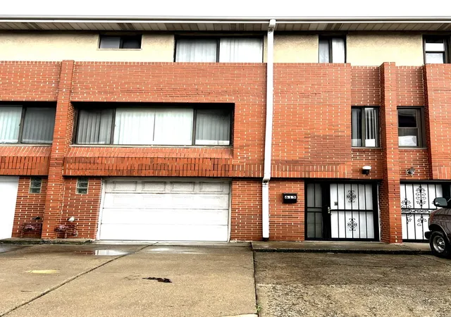 Photo 1 of Sale Pending at 615 W 25th Place, Chicago, IL 60616 | MLS# 12725641 | Listing updated on 2026-09-20