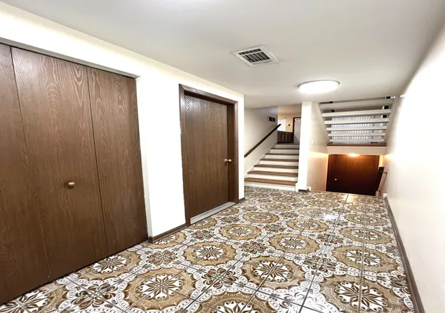 Photo 3 of Sale Pending at 615 W 25th Place, Chicago, IL 60616 | MLS# 12725641 | Listing updated on 2026-09-20