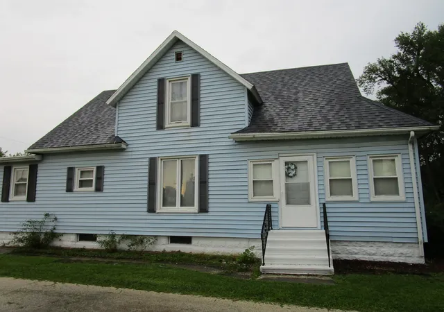 Photo 1 of Single family home for sale at 321 E Cleveland St, Cullom, IL 60929 | MLS# 12725684 | Listing updated on 2026-08-11