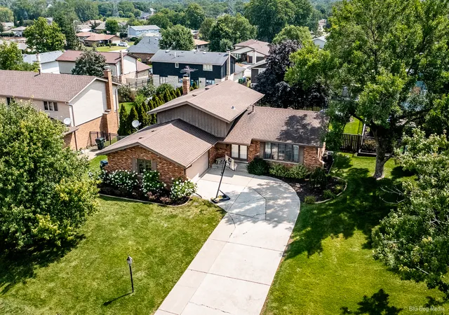 3rd image of 12363 Derby Ln, Orland Park, IL 60467 | MLS# 12725696