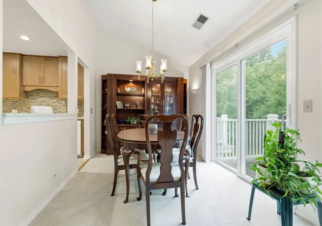 Listing Photo 4 - Condo for sale in building located at 617 Edinburgh Ln, Prospect Heights, IL 60070 - Unit #B
