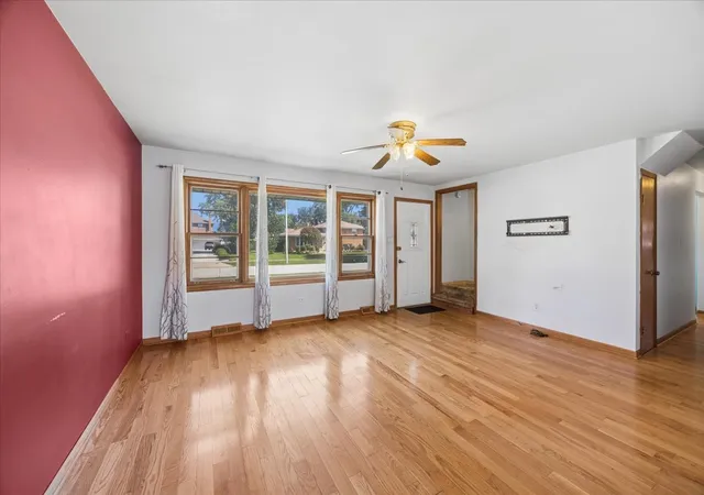 Photo 3 of Single family home for sale at 6525 W 83 Place, Burbank, IL 60459 | MLS# 12725722 | Listing updated on 2026-10-05