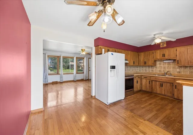 Photo 4 of Single family home for sale at 6525 W 83 Place, Burbank, IL 60459 | MLS# 12725722 | Listing updated on 2026-10-05