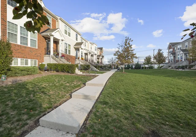 27th image of 47 Nicholas Dr E, Des Plaines, IL 60016 | MLS# 12725770